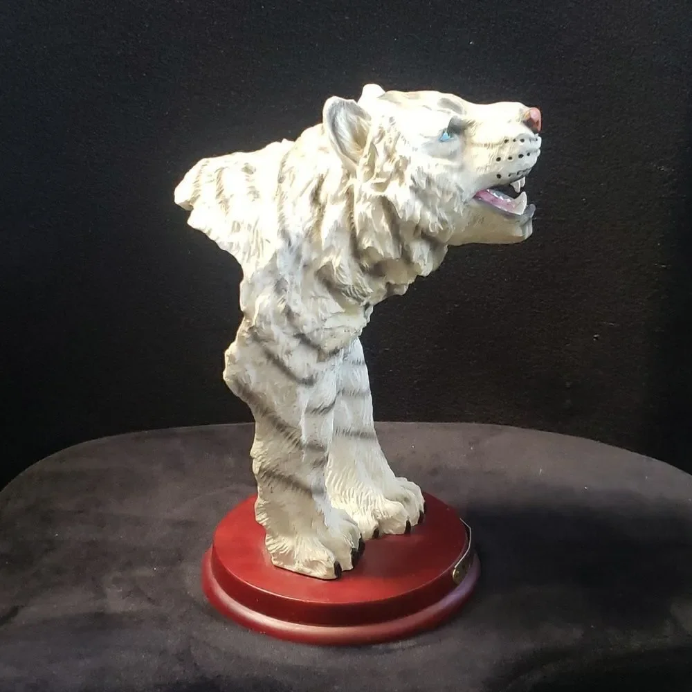 Vintage Classic Wildlife Collection Resin Siberian Tiger Figurine Wood Base
